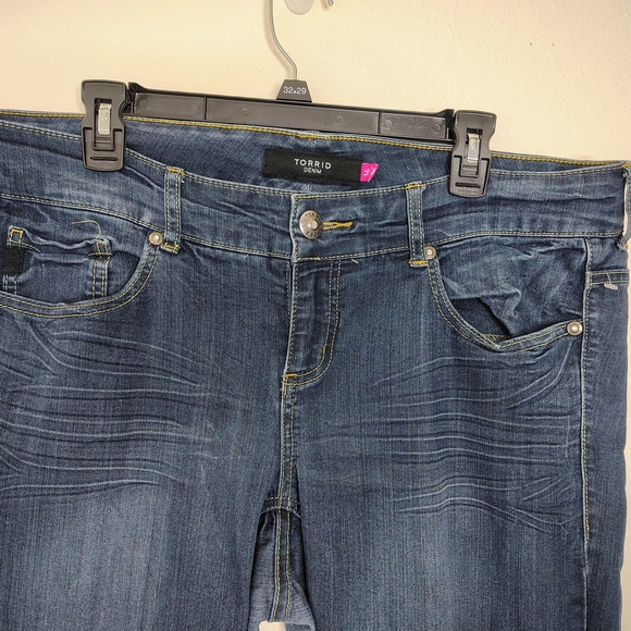 Torrid Denim Women’s Jeans w/Leg Side Zippers Low Raise 5-pockets Desig Size 16 - Picture 3 of 12